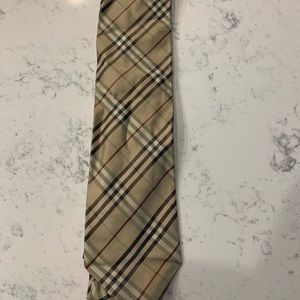 Men’s Burberry 100% silk neck tie